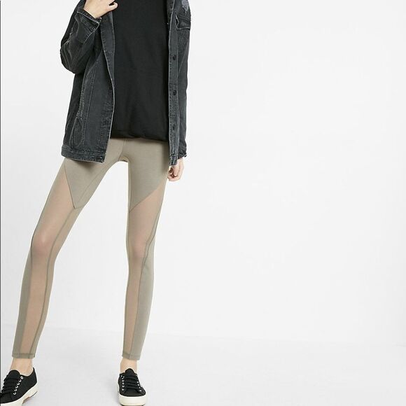 ✨ Mid Rise Sexy Stretch Cut-Out Mesh Leggings✨ - Picture 1 of 4